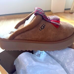 BRAND NEW UGG TAZZLE SUEDE SHEARLING MULE PLATFORM SLIPPERS